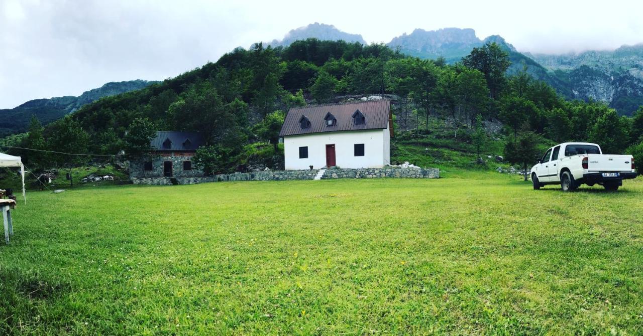 Guesthouse Freskia เธทธ์ ภายนอก รูปภาพ