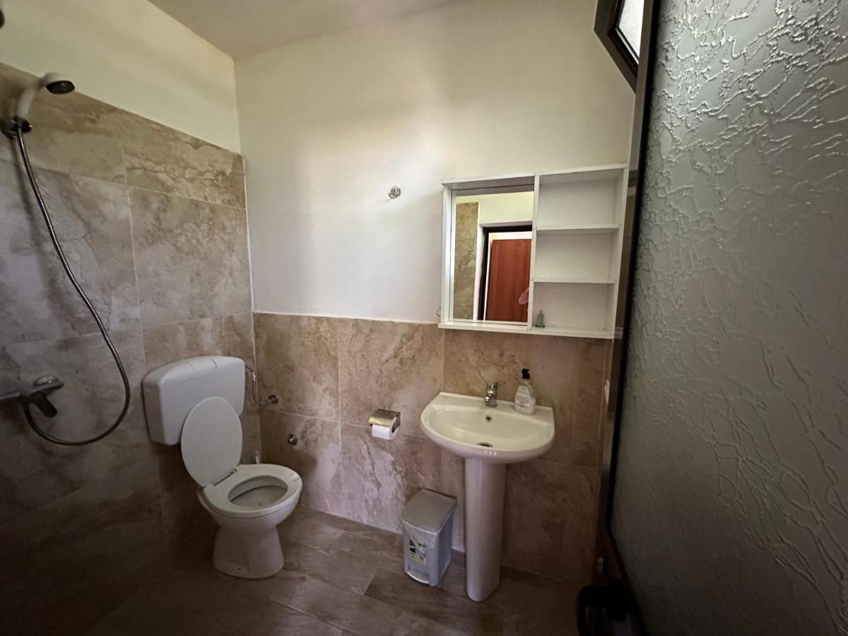 Guesthouse Freskia เธทธ์ ภายนอก รูปภาพ
