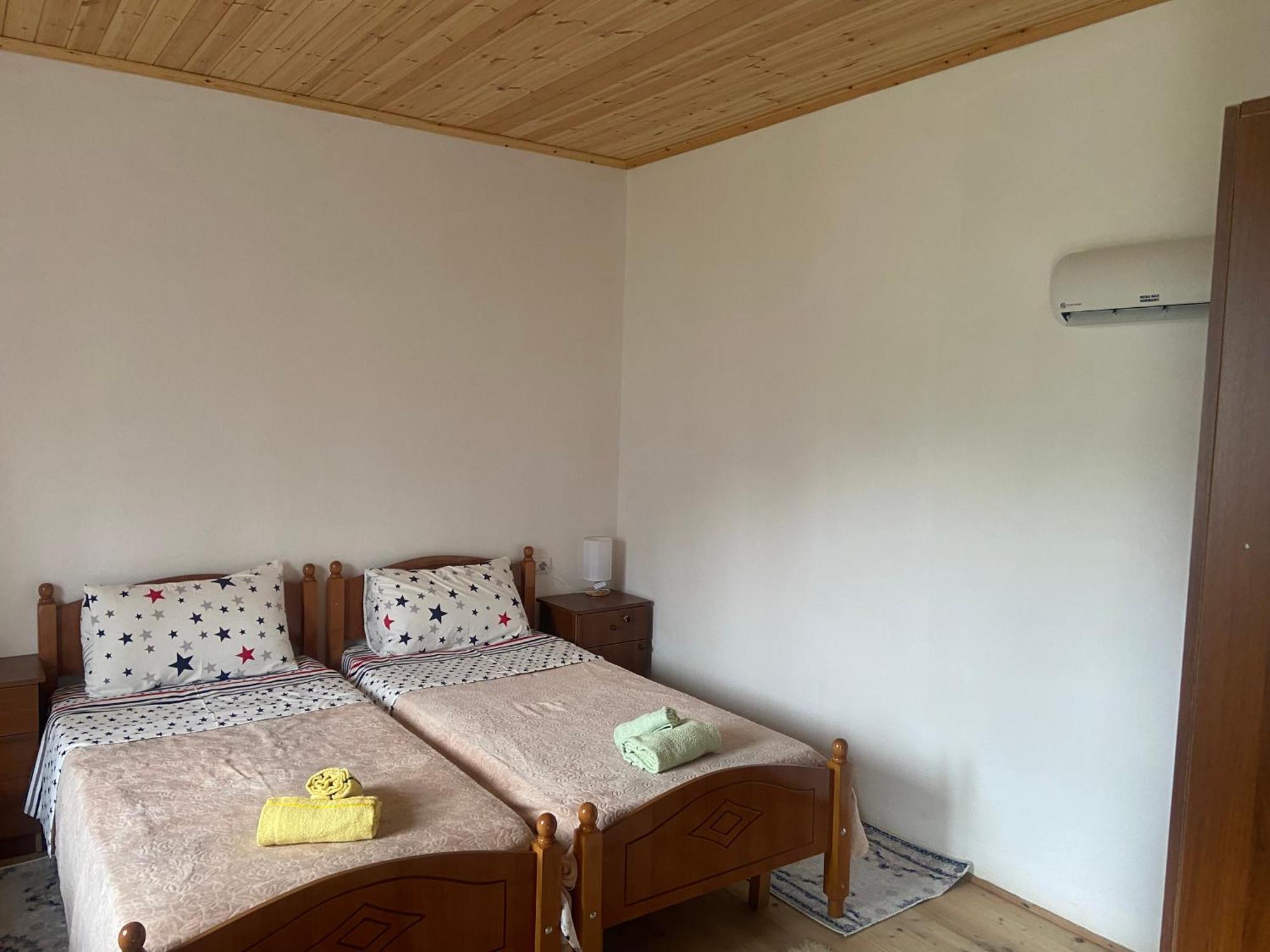Guesthouse Freskia เธทธ์ ภายนอก รูปภาพ